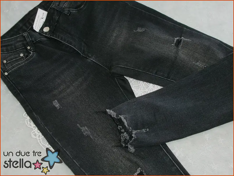 2960/24 - Tg.44 jeans neri strappi