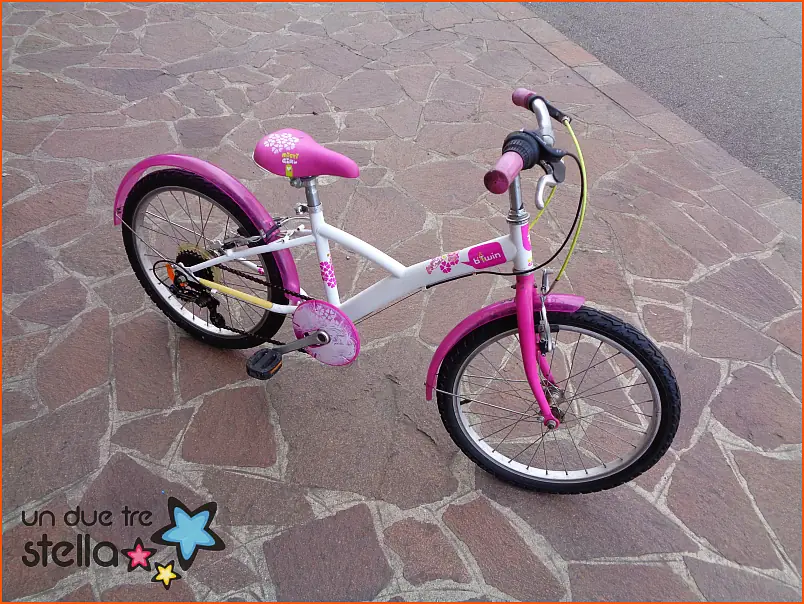 2180/23 - 20 bicicletta bianco rosa BTWIN