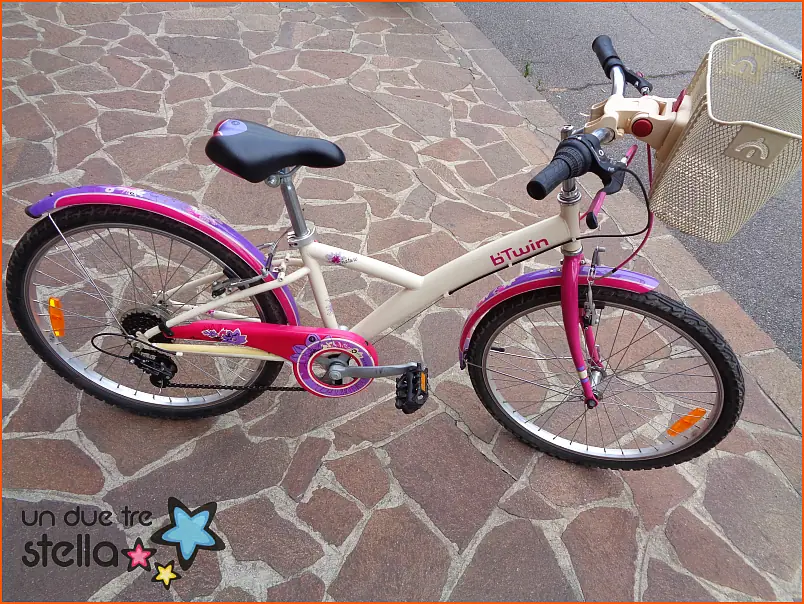 9722/23 - 24 bicicletta panna rosa viola BTWIN + cestino