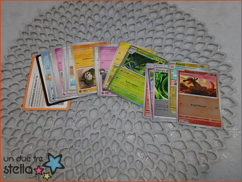 5482/26 - 20 carte POKEMON miste + codici (almeno 4 HOLO/REVERSE)