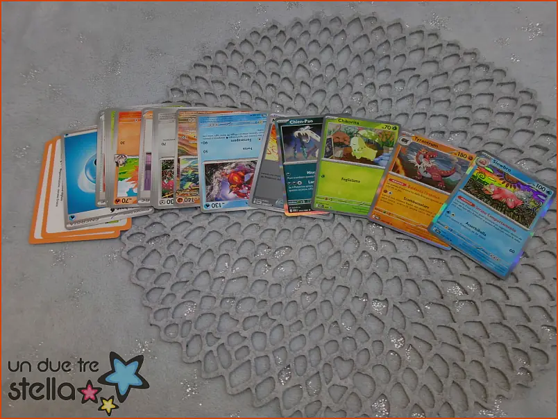 5483/26 - 20 carte POKEMON miste + codici (almeno 4 HOLO/REVERSE)