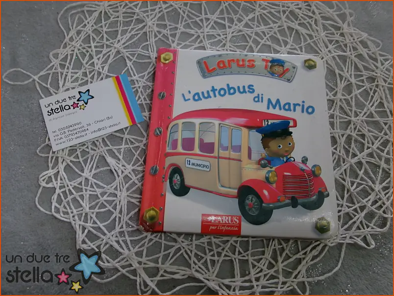 3926/24 - Libro cartonato LARUS Autobus di Mario 9788859912576