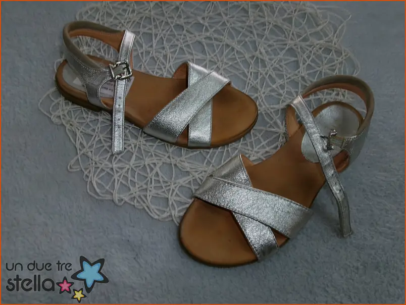 4575/24 - 35 sandali argento UNISA