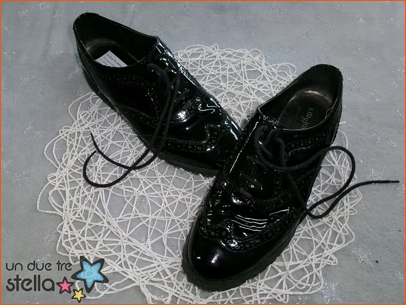 85/24 - 39 scarpe eleganti nero vernice